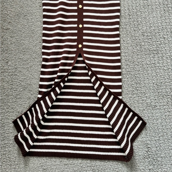 Say What Striped Maxi Dress with Gold Chain Belt - Picture 7 of 9